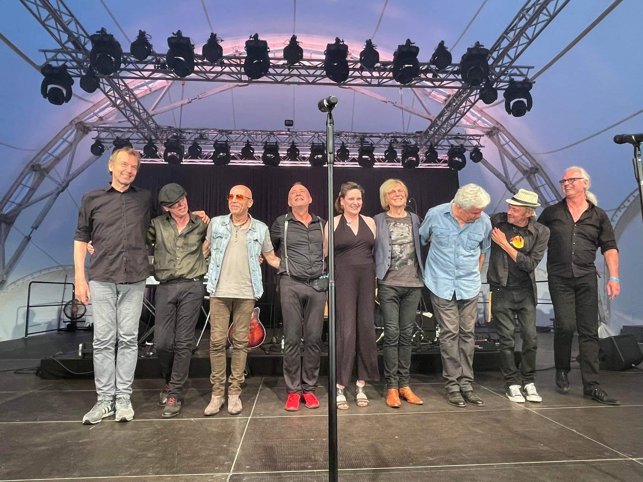 PANKOW und Gäste in Neuhardenberg, v.l.n.r. Kulle Dziuk, Jürgen Ehle, Toni Krahl, André Herzberg, AnNa R., Ritchie Barton, Body Bodag, André Drechsler, Stefan Dohanetz